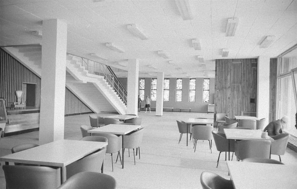 15 мая 1973 года открылся  кинотеатр «Мурманск»   Он стал самым новым и комфортабельным кинотеатром 