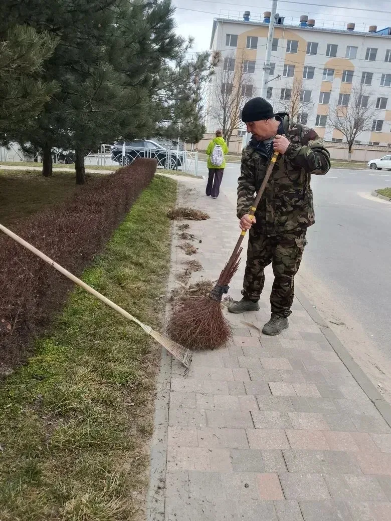 Первую в этом году весеннюю санитарную пятницу сегодня провели во всех трех районах Ставрополя. Сотр