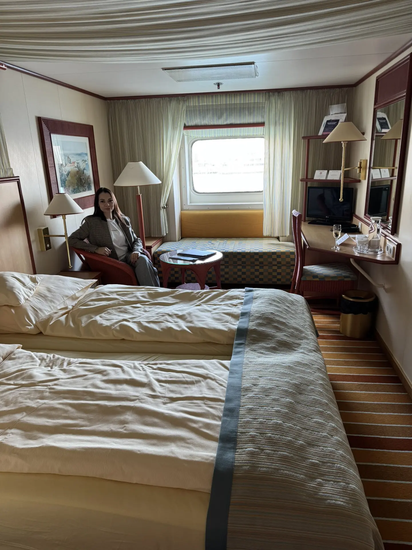 Как выглядит жизнь на корабле? 🛳️ Наш отель на ближайшую неделю - огромный круизный ла...