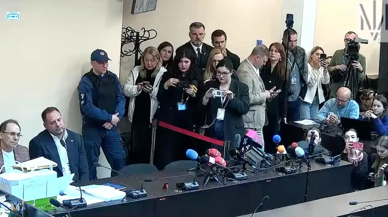 На суде где рассматривают меру пресечения Ермаку обнародованы записи, где указано, что Ермак принима