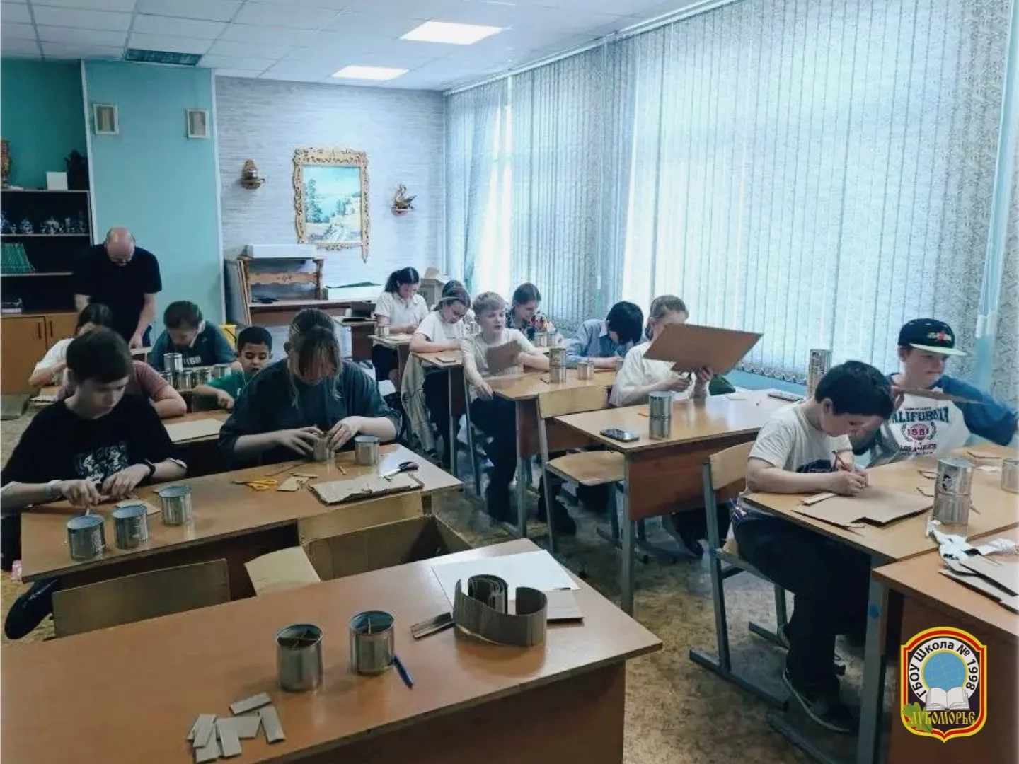 🕯️ Мастер-класс по изготовлению окопных свечей  В нашей школе прошёл мастер-класс по изготовлению ок