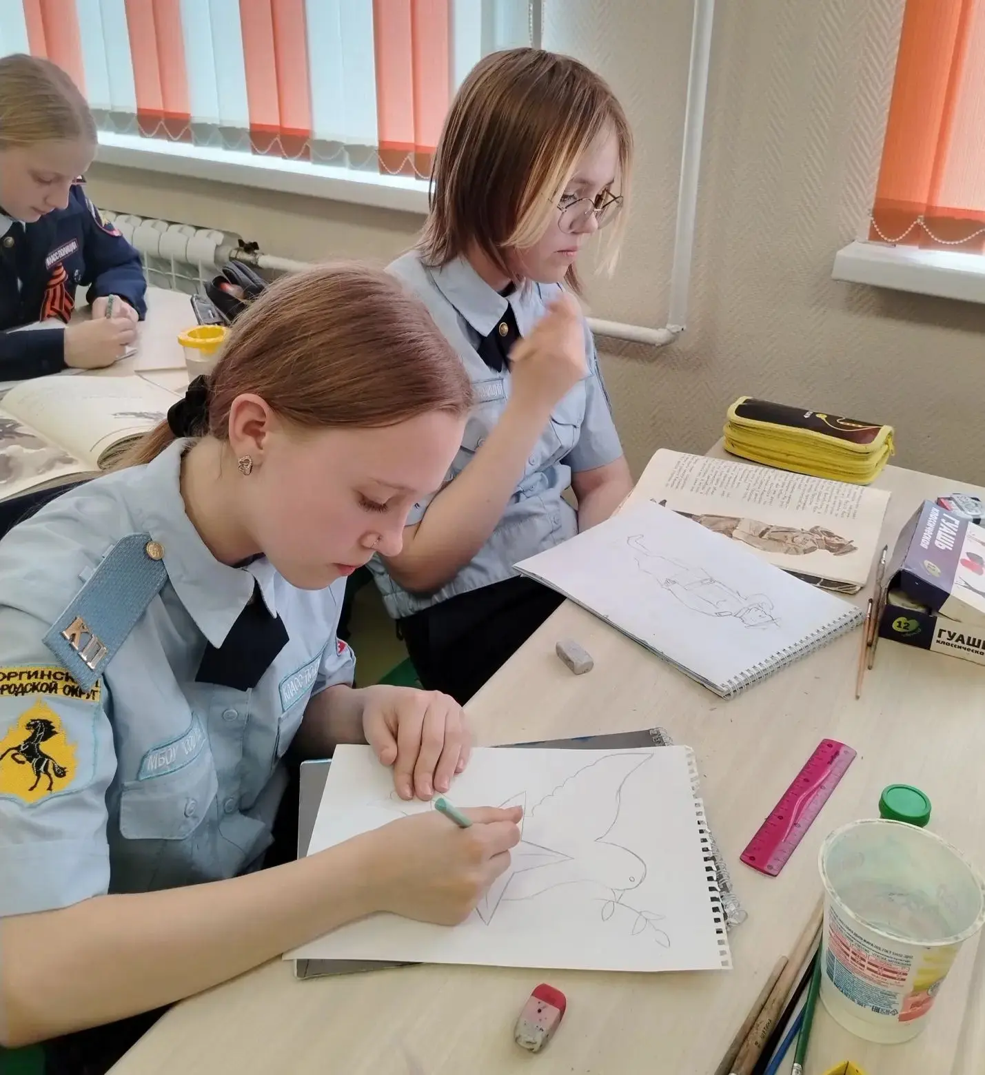 В параллели 6‑х классов прошли уроки мужества, посвящённые Великой Отечественной войне.  Ребята позн