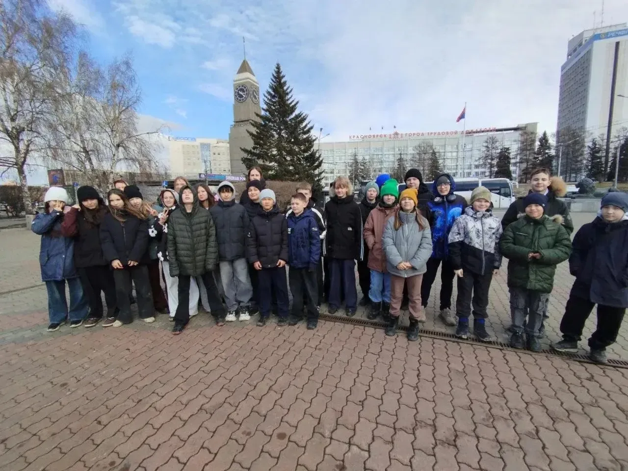 Сегодня, 24 марта, учащиеся 6*В" Класса совместно с классным руководителем Аливановой Анной Сергеевн