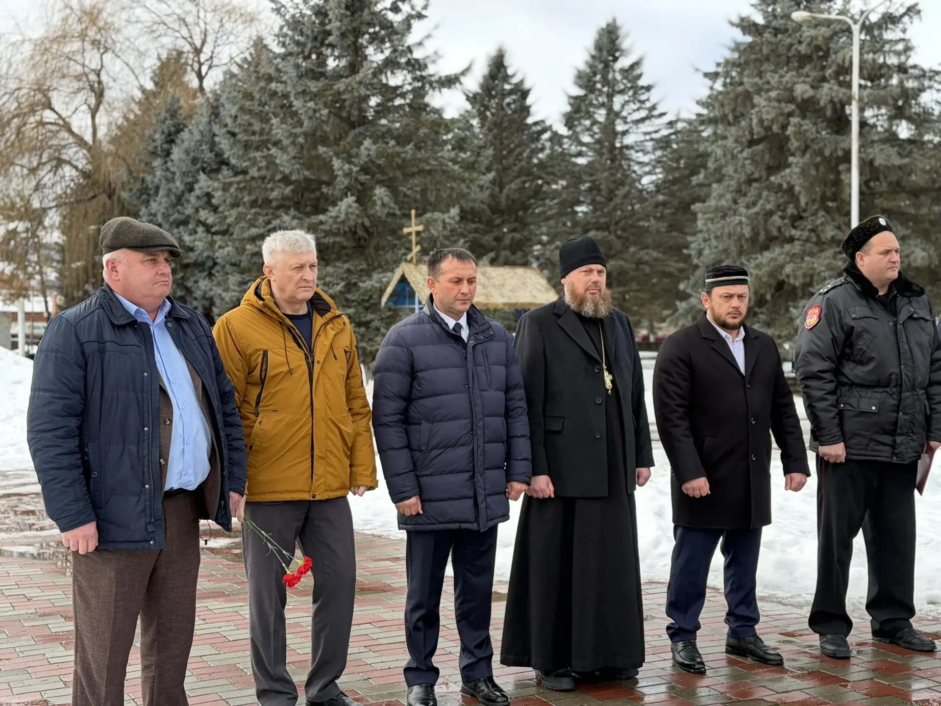 Сегодня у Памятного креста в парке станицы Преградной собрались те, чьи сердца хранят п...