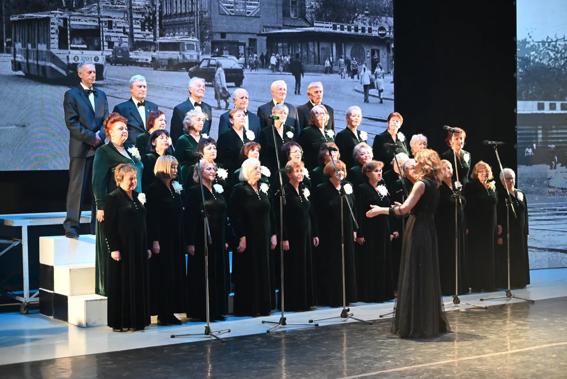 Вам от 50 лет и Вы любите петь? Мы ждём именно Вас! 🎶

Академический хор ветеранов ЦКиО приглашает 