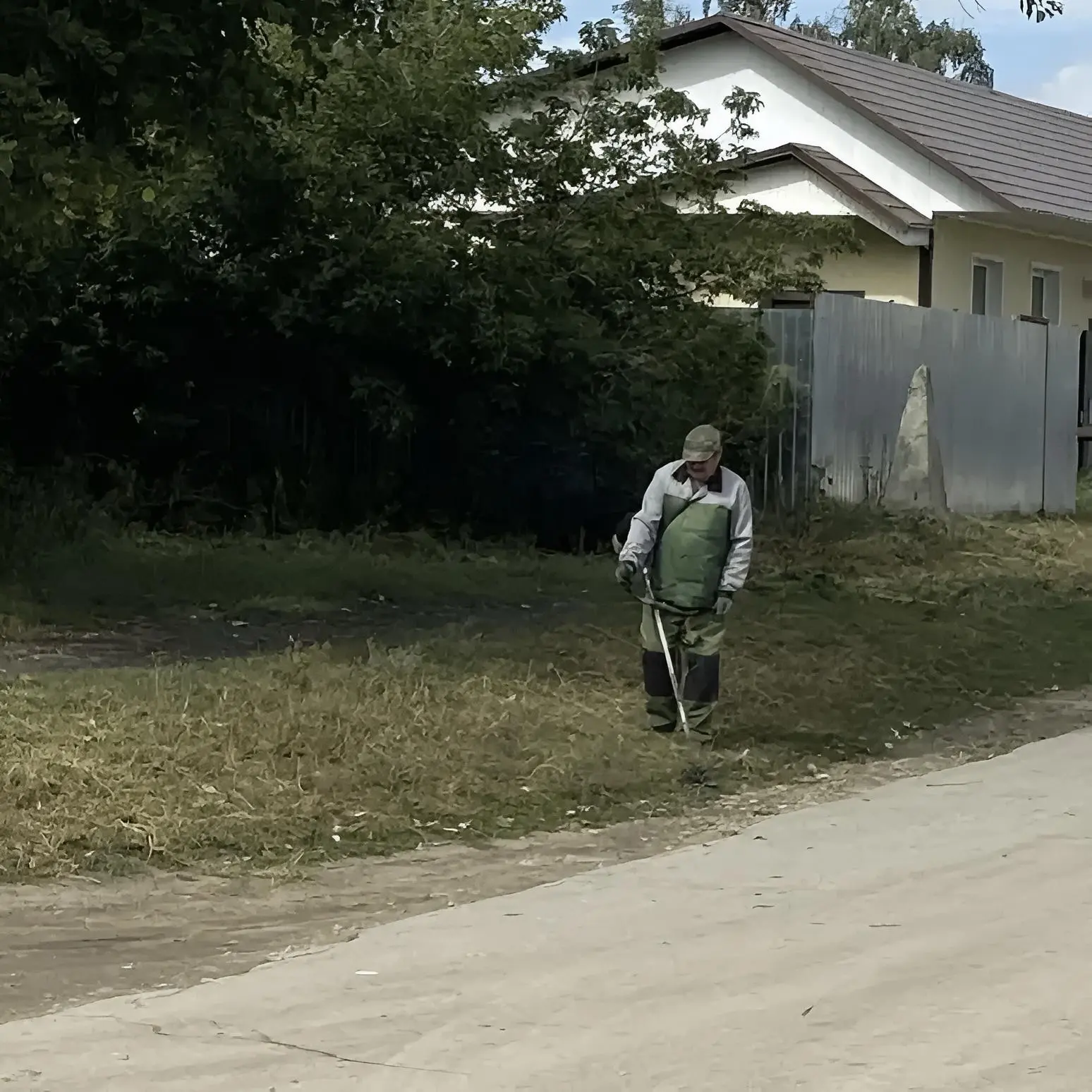 ⛅️ В Гагаринском районе продолжаются плановые работы по благоустройству