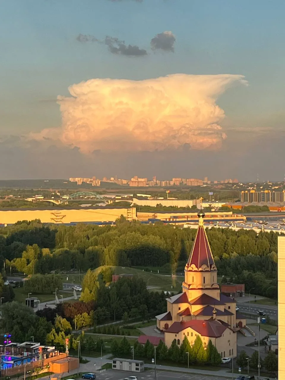 Удивительное облако над районом 😍☁

🏙 Подписывайся на Москву 125 |
👀 Братеево в MAX

Читай главны