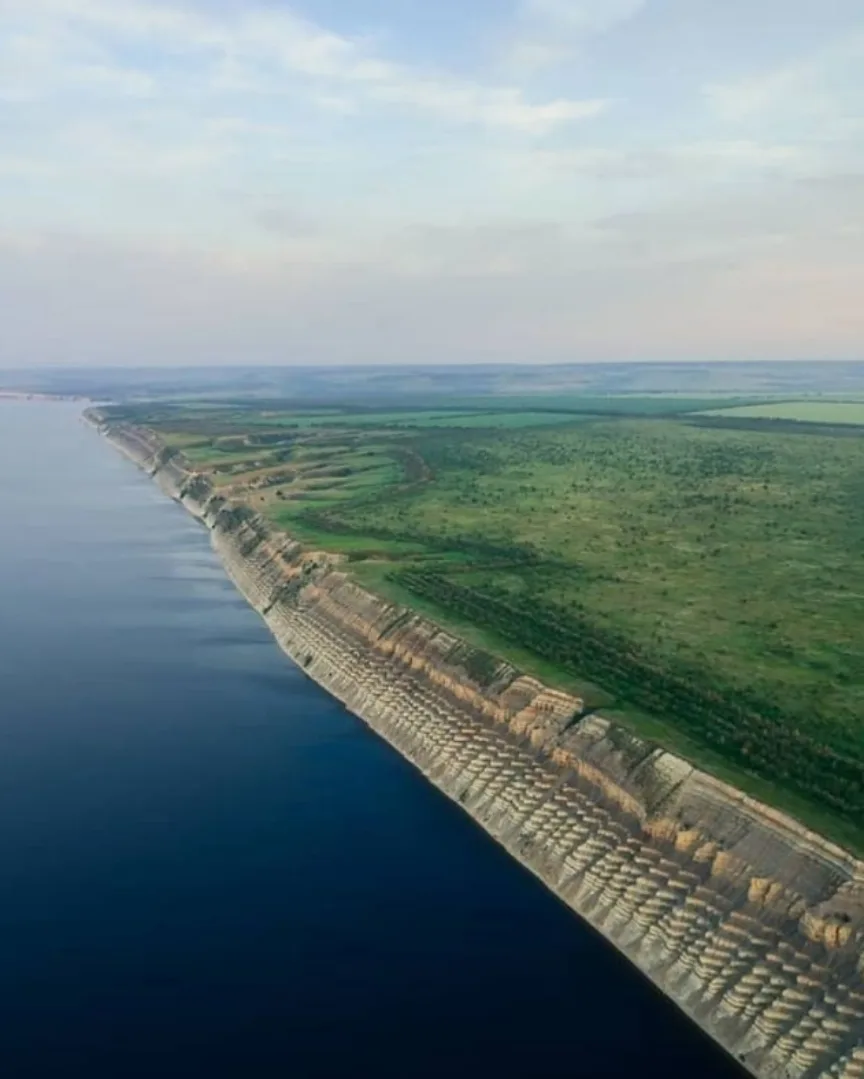 Утёс Синее Лбище в Саратовской области  Когда-то очень давно эта водная гладь и породила громадный о