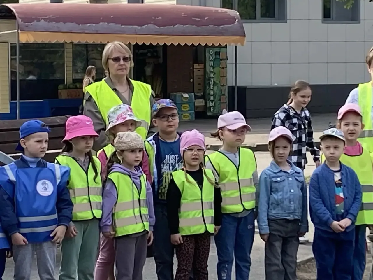 Сегодня наши воспитанники стали участниками ежегодной городской акции «Помни, пешеход!»

Вместе с ре