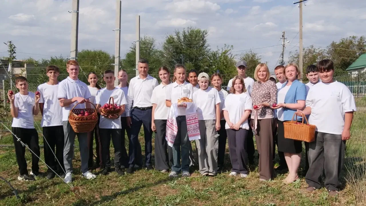 🍎 Первый урожай в школьном саду