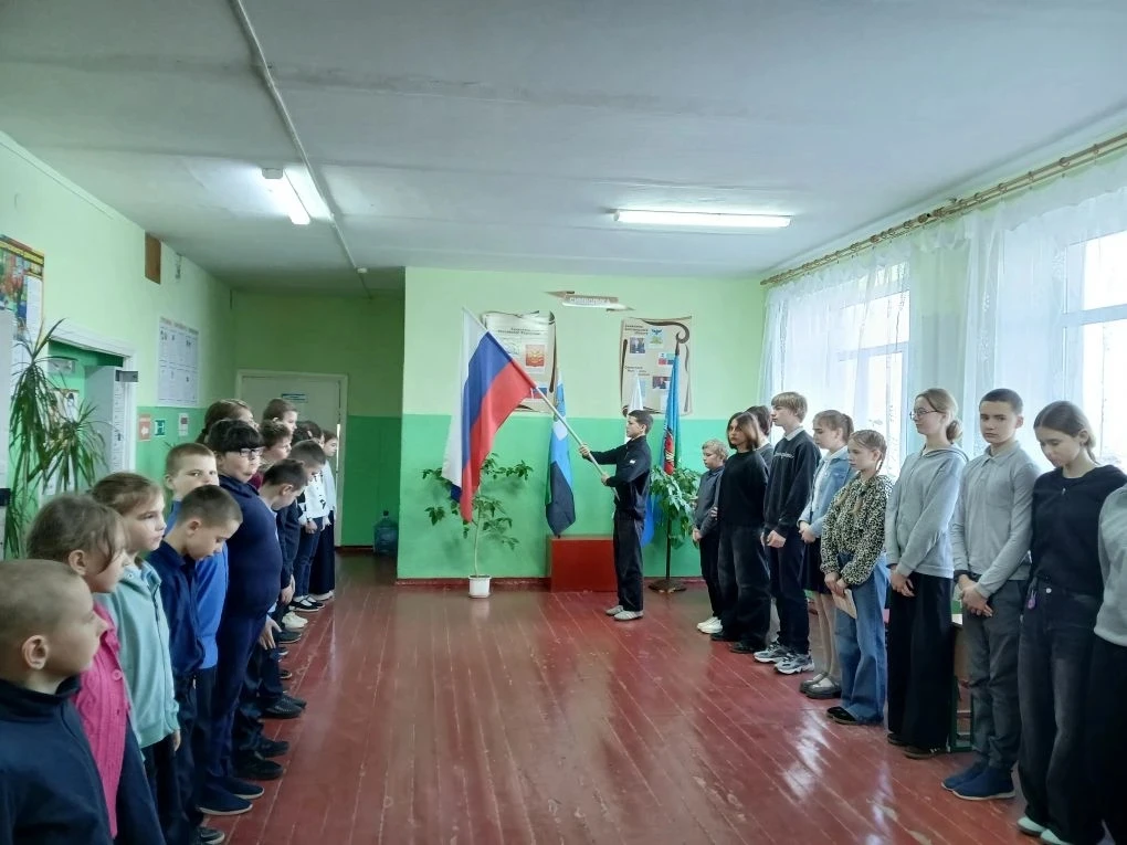 ⚡Сегодня, 20 апреля , в нашей школе учебная неделя традиционно началась с торжественной...