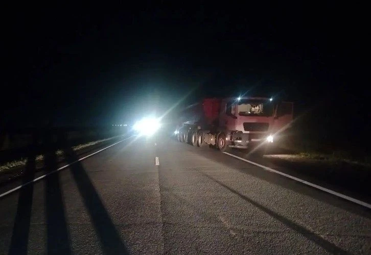 В Соль-Илецком округе на трассе грузовик сбил пешехода