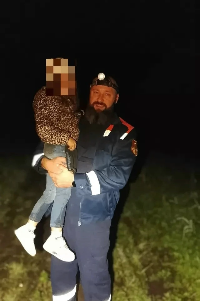 В Ярославской области спасли из болота заблудившихся папу с ребёнком