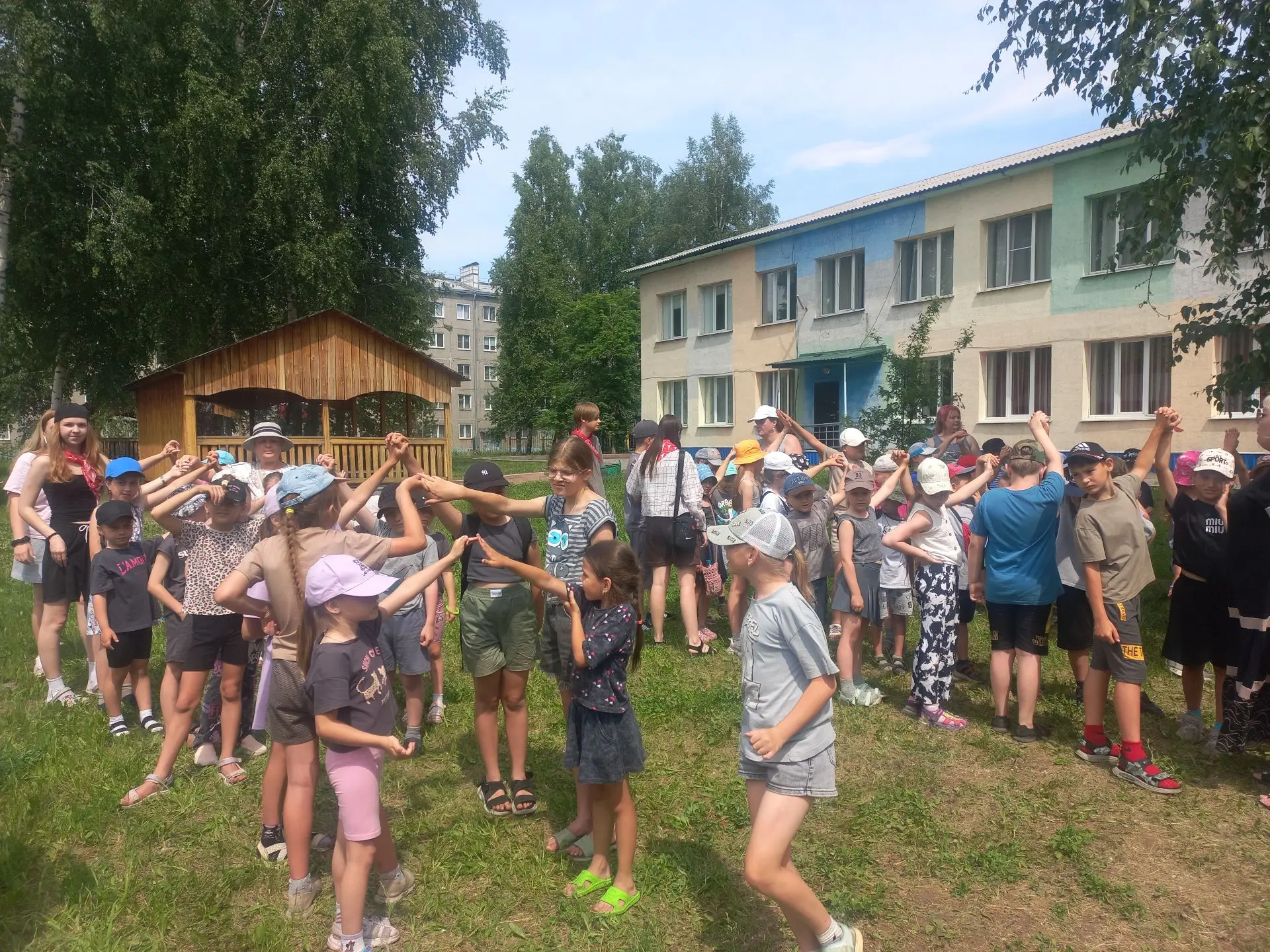 В летнем лагере дневного пребывания Дворца творчества пгт Бачатский  «Первые! Пора дейс...