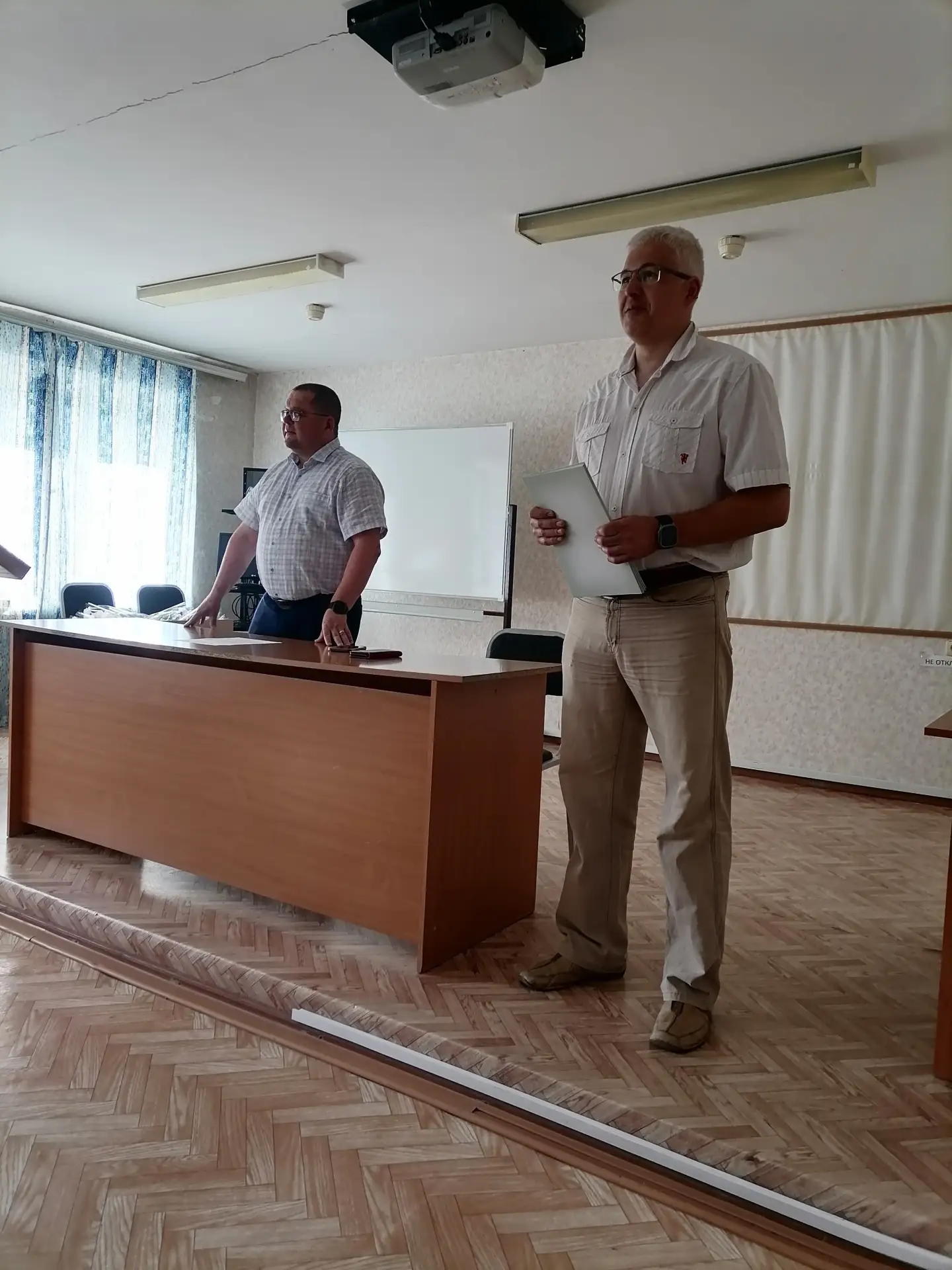 В преддверии Дня медицинского  работника, сотрудников нашей поликлиники поздравил депутат Омского го