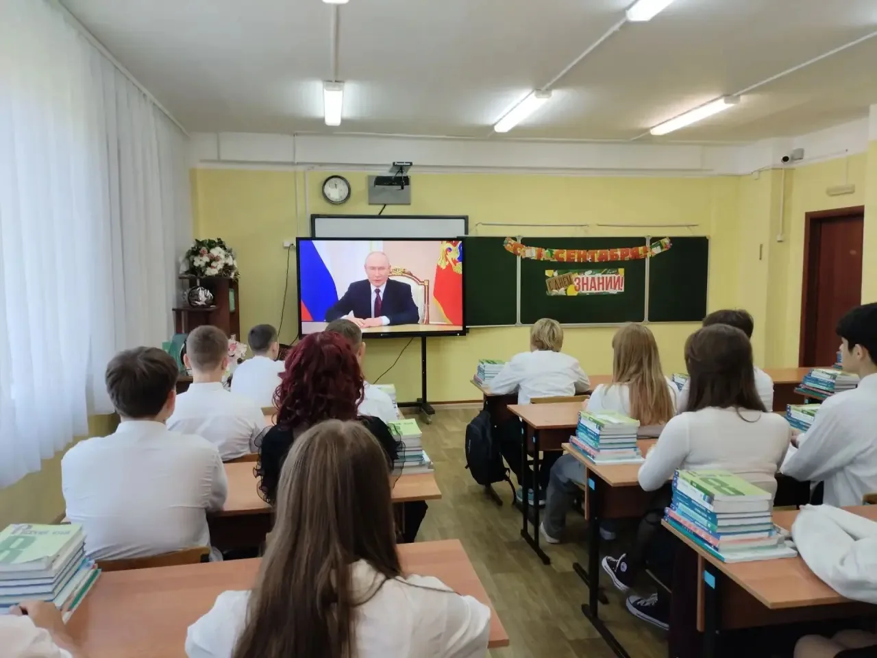 🎉 С Днём знаний! Школа снова распахнула свои двери!🏫✨