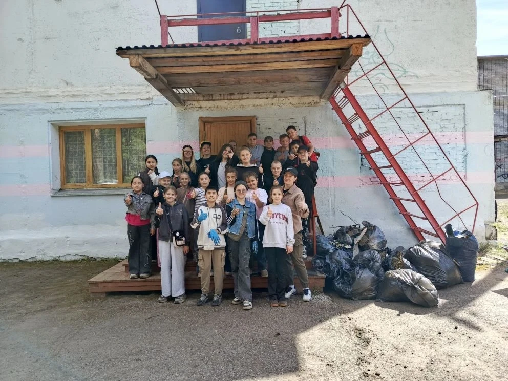 👍 Спортивный субботник на лыжной базе объединил команды волейболистов и хоккеистов