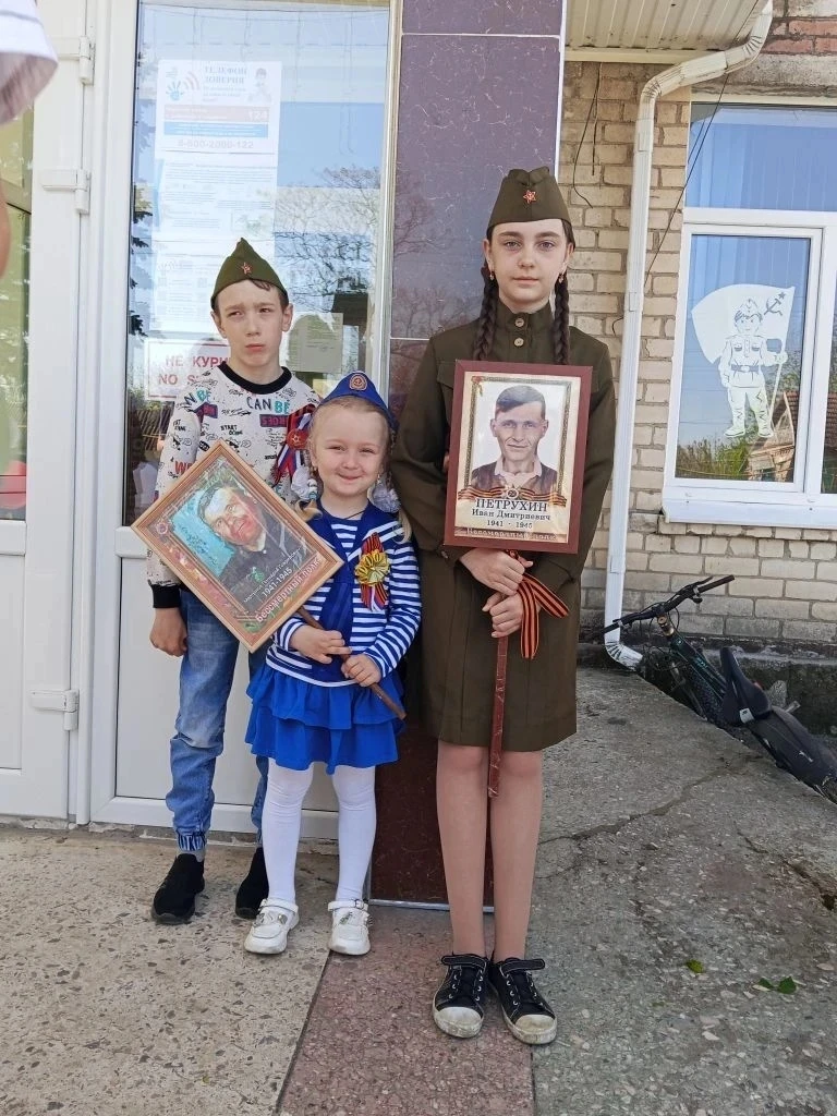 09.05.2026 года ученики 1 класса отдали дань памяти священному подвигу воинов-героев, о...
