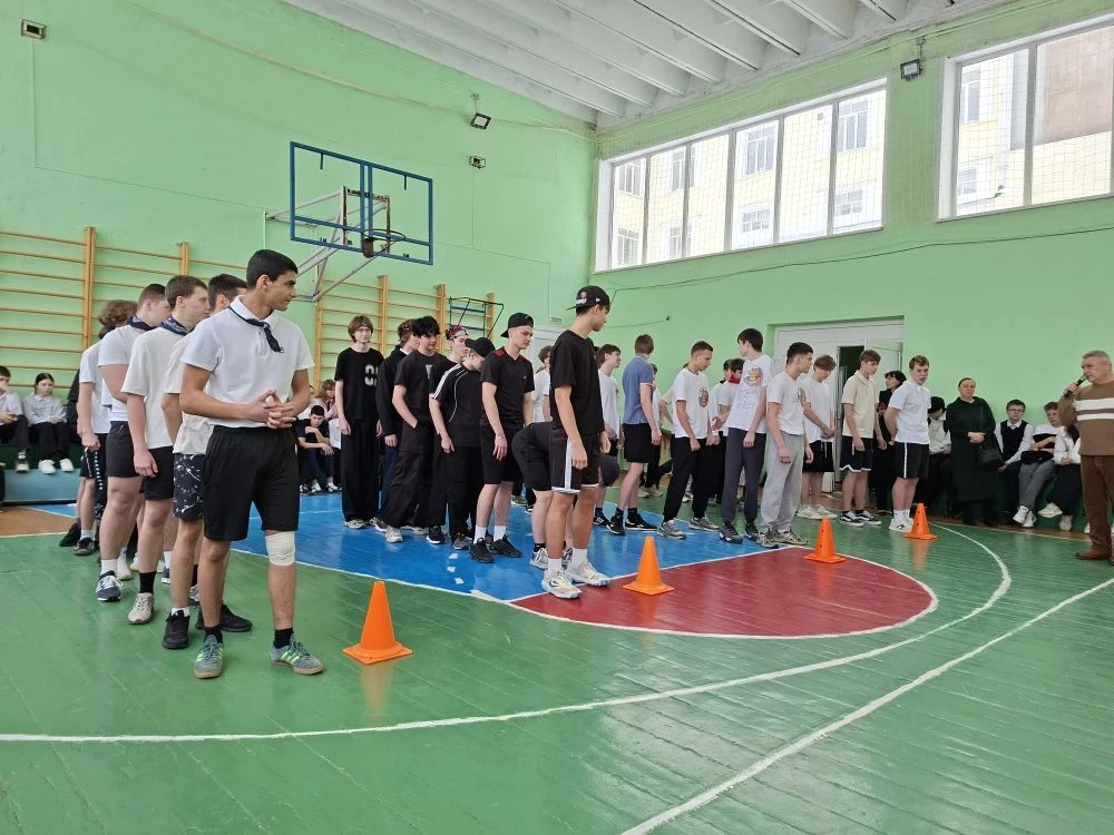 💪 «А ну‑ка, парни!» — спортивная эстафета в рамках Недели Мужества!  В преддверии Дня защитника Отеч