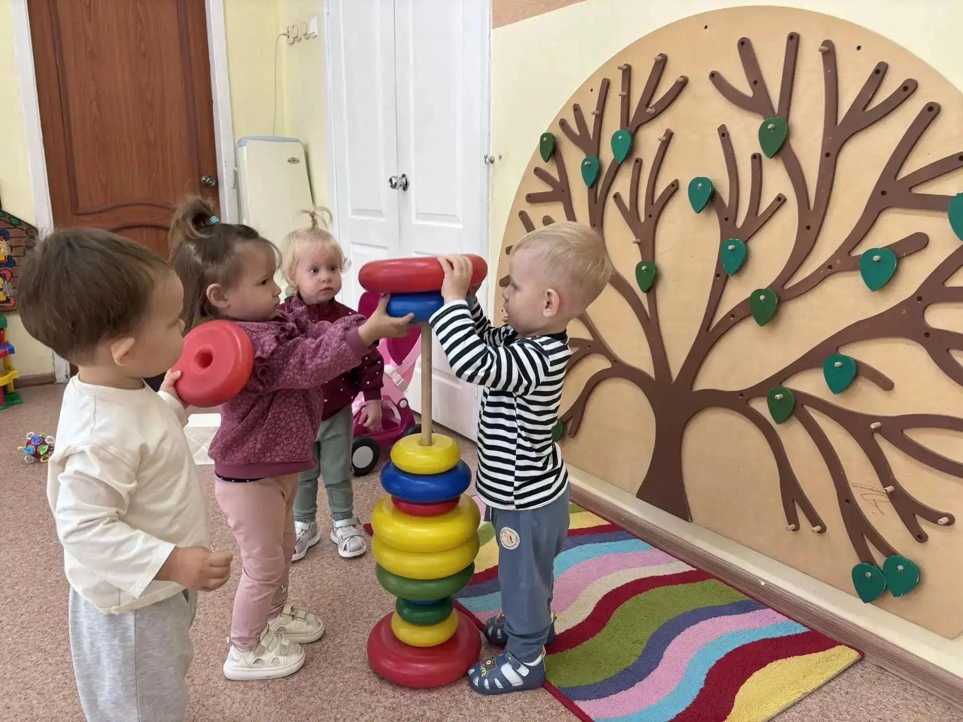 Кто тут самый маленький? Маленькие звёздочки «Аистёнка»