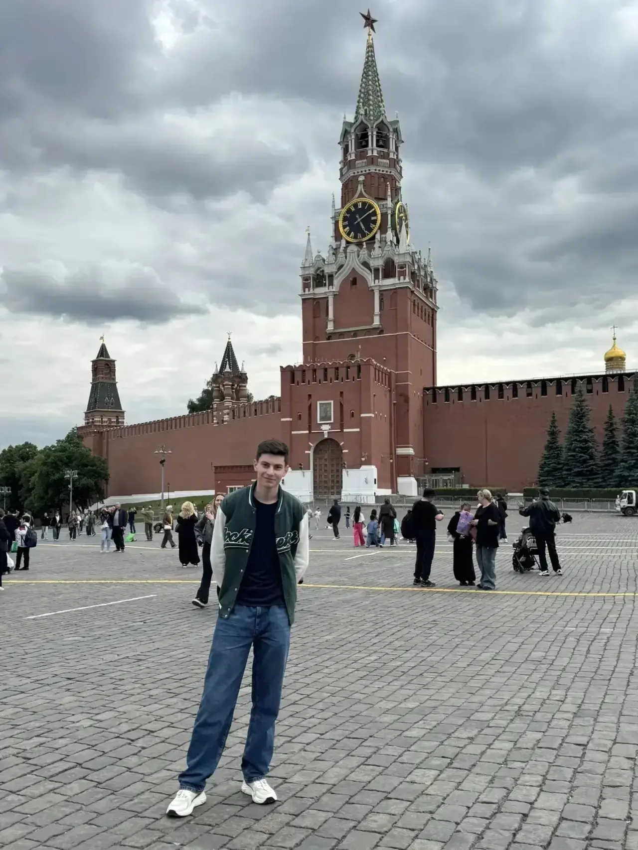 Дорогие друзья, мы чуть было не скрыли от Вас, где побывал наш Вадим Агамирзоев из 9В! 
Вадим стал у