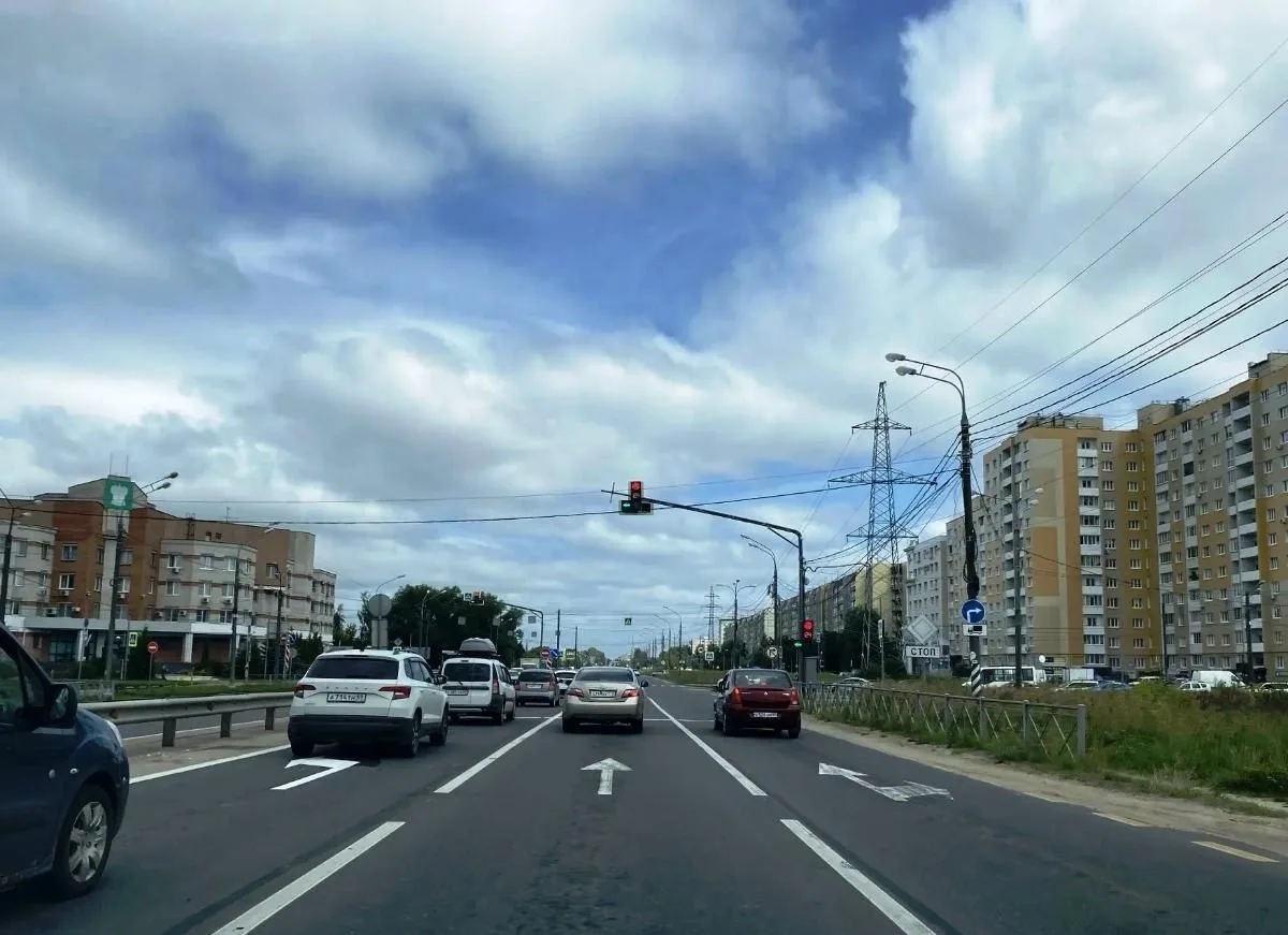 На Октябрьском проспекте у «Глобуса» изменили схему движения ⚠️
