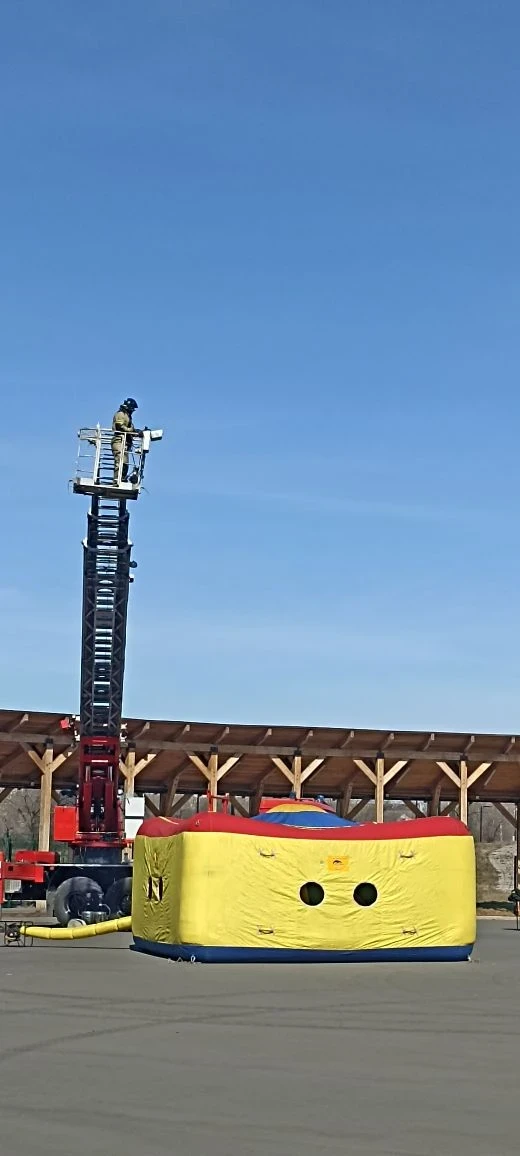 🚒 Наши подготовительные группы «Пчёлки» и «Капельки» посетили увлекательную выставку п...