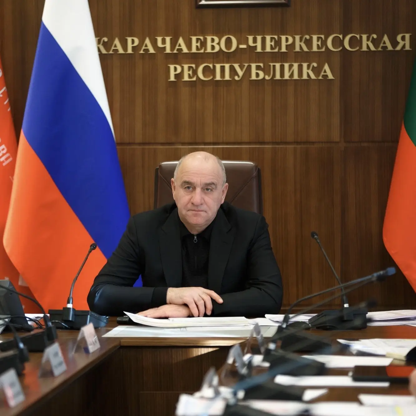 Президент России Владимир Путин наградил главу Карачаево-Черкесии Рашида Темрезова орденом "За заслу