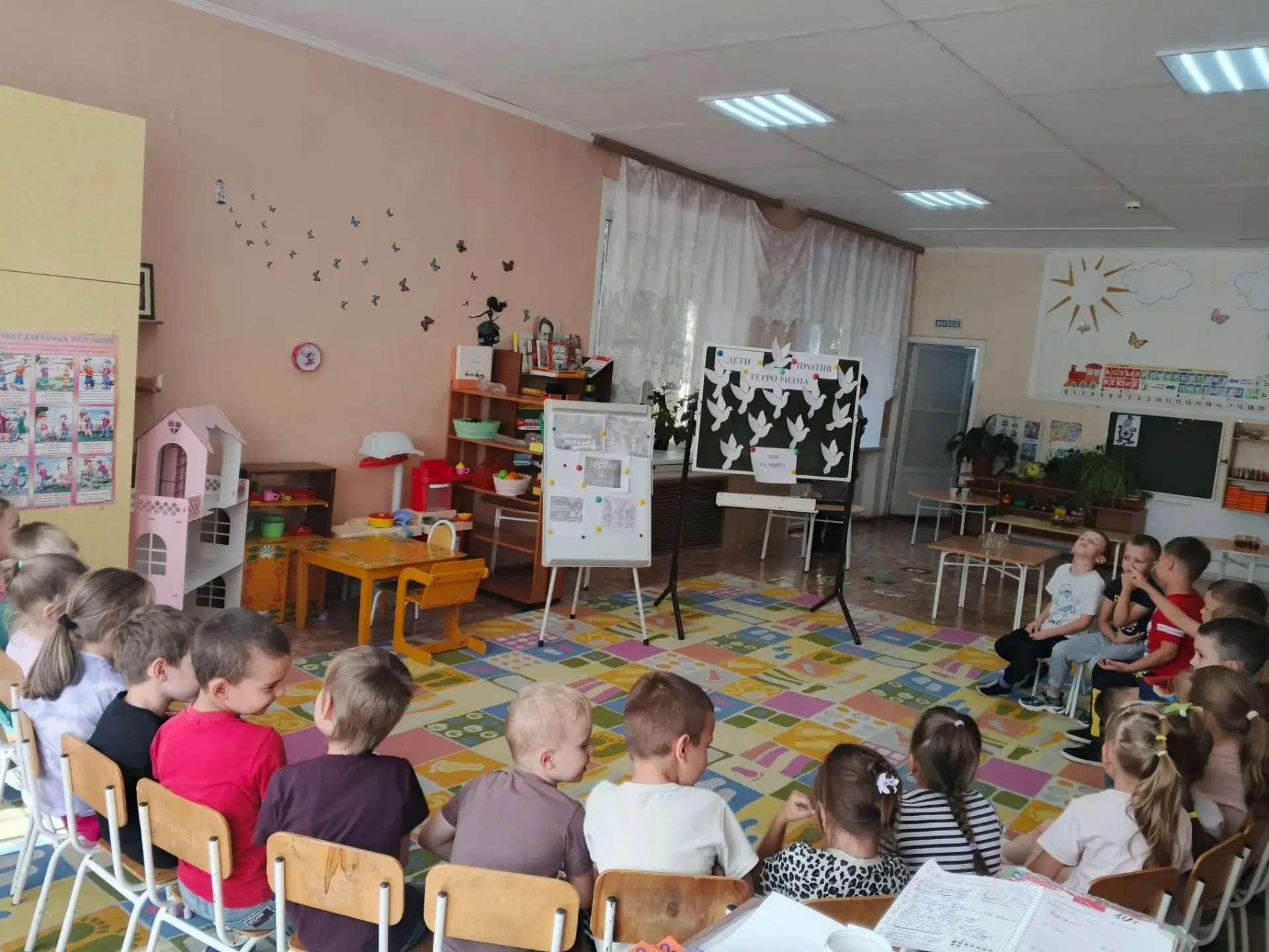 Тематическая беседа в подготовительной группе "Белочка" на тему:"Память Беслана "