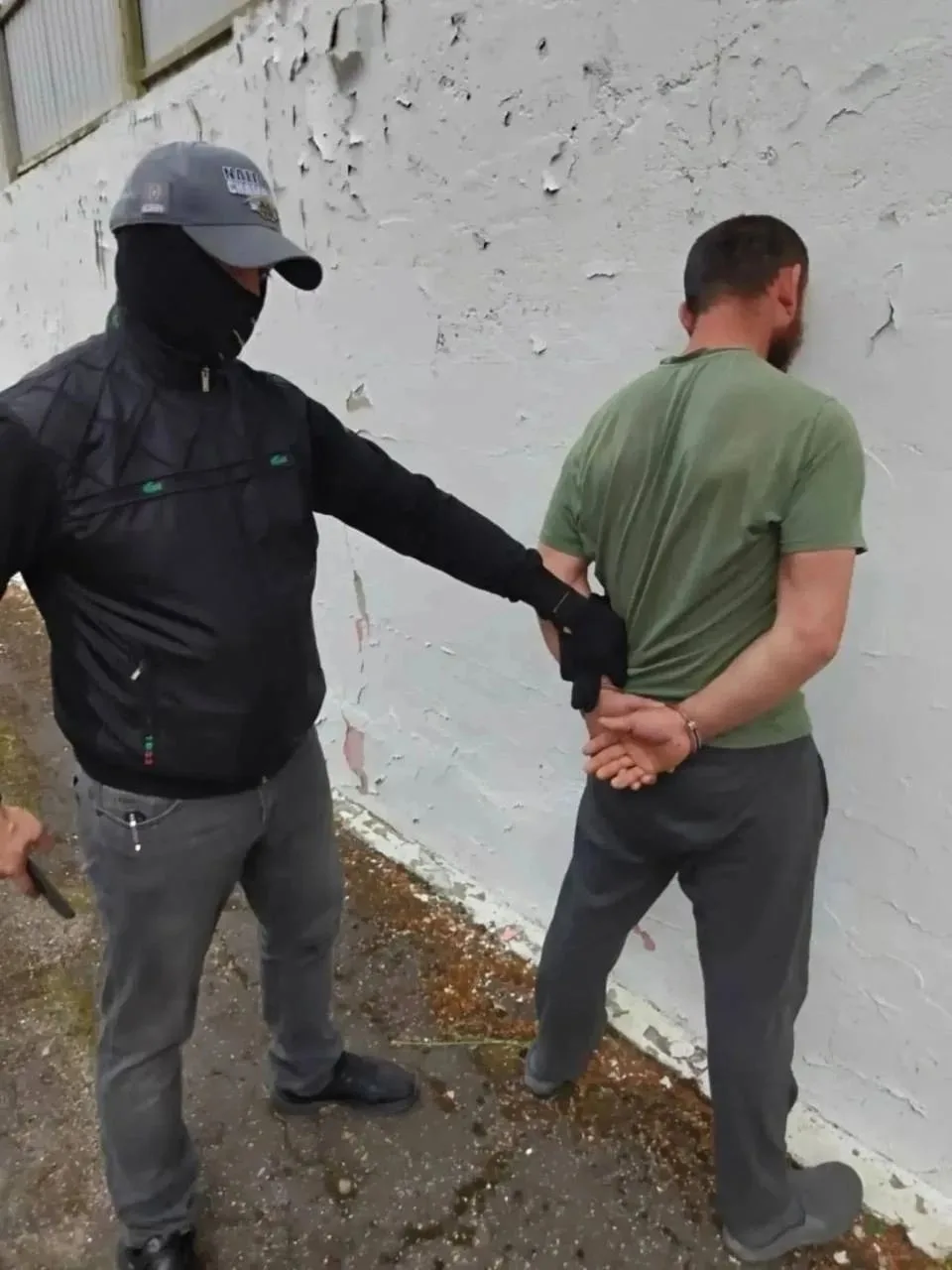 В Калининграде очередной мигрант избил девушку и затащил её в кусты, пытаясь изнасиловать.