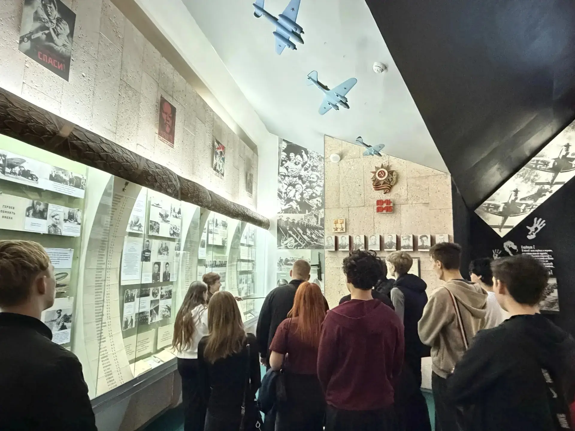 ✈️ Крылья Победы: студенты ОАТК узнали героическую историю оренбургских летчиков  Оренбургское летно