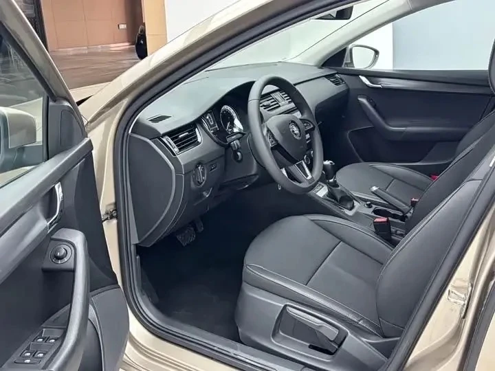 🇨🇳🔥Škoda Octavia так же доступна к приобретению из Китая  — 2022 год, 1.5л., 113л.с., бензин — 2WD, 