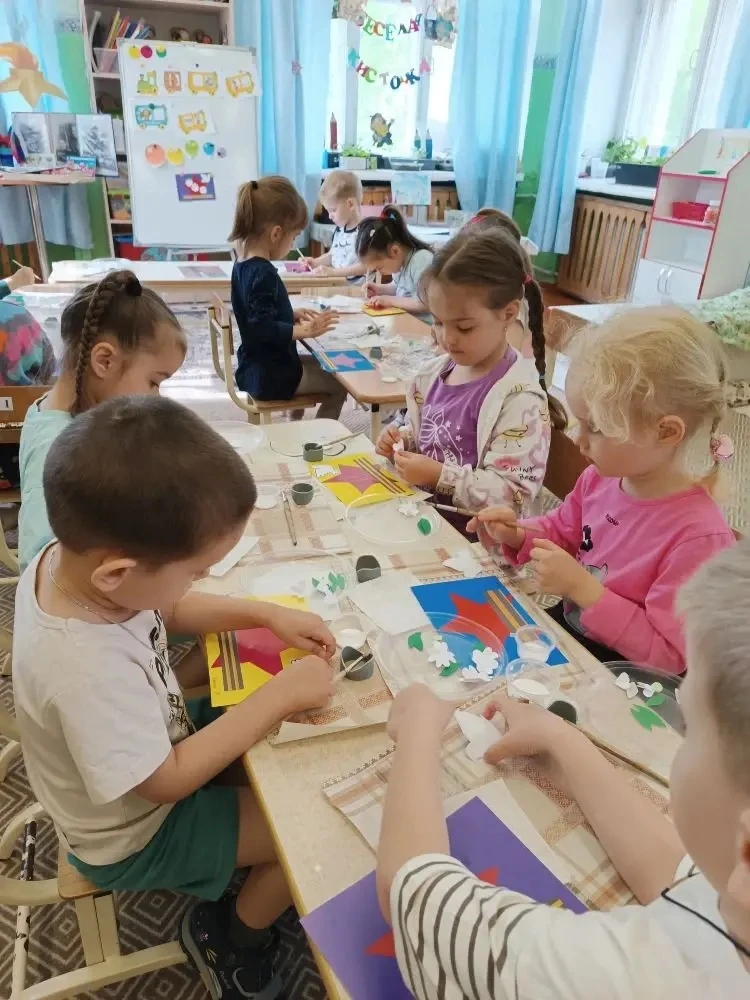 Приближается праздник 9 мая🎗️и в преддверии этого праздника ребята группы "Гномики" изготовили праз