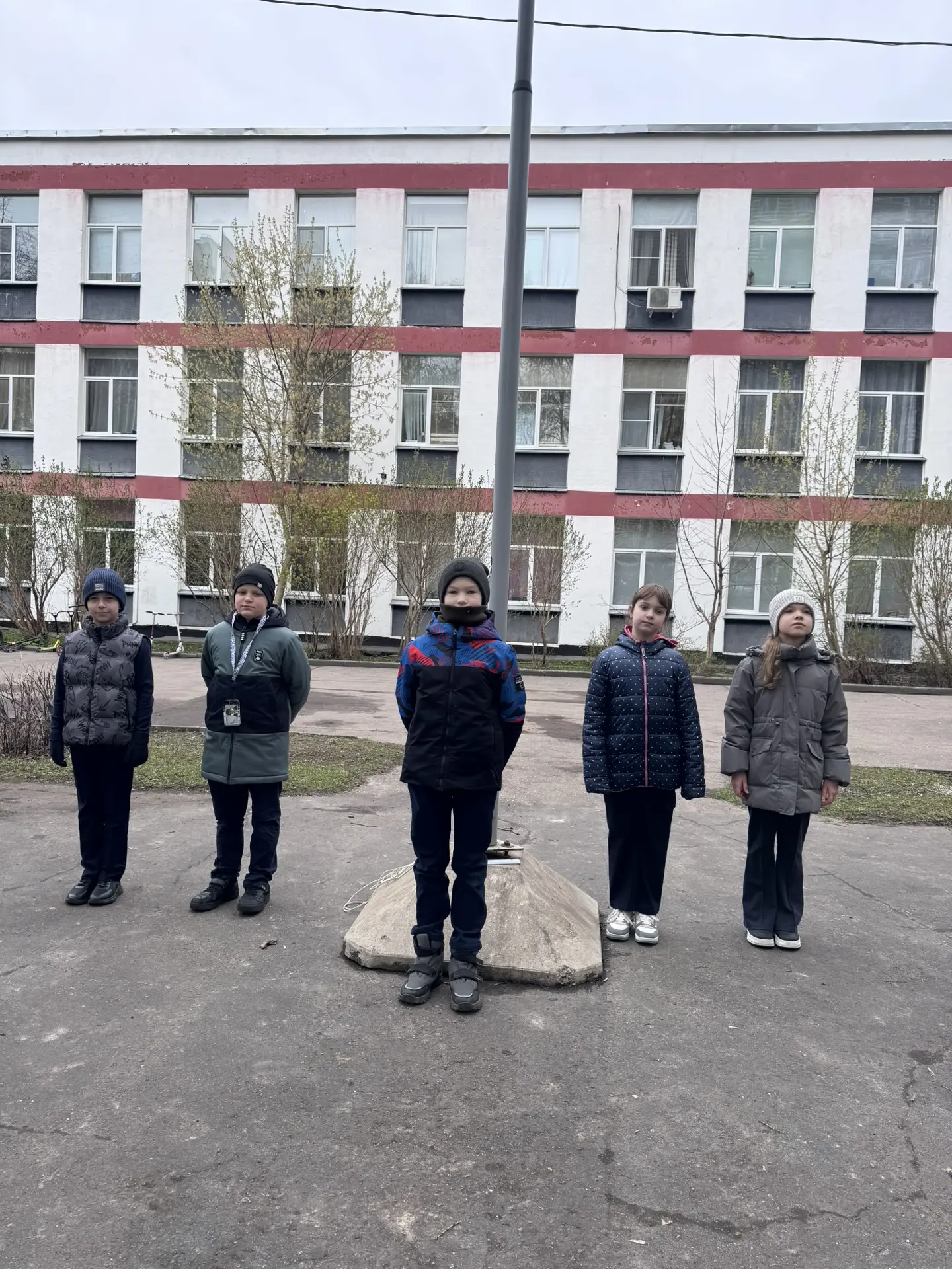 Флаг поднять!  🇷🇺Мы с огромной гордостью продолжаем рассказ про ребят, активных участников жизни шко