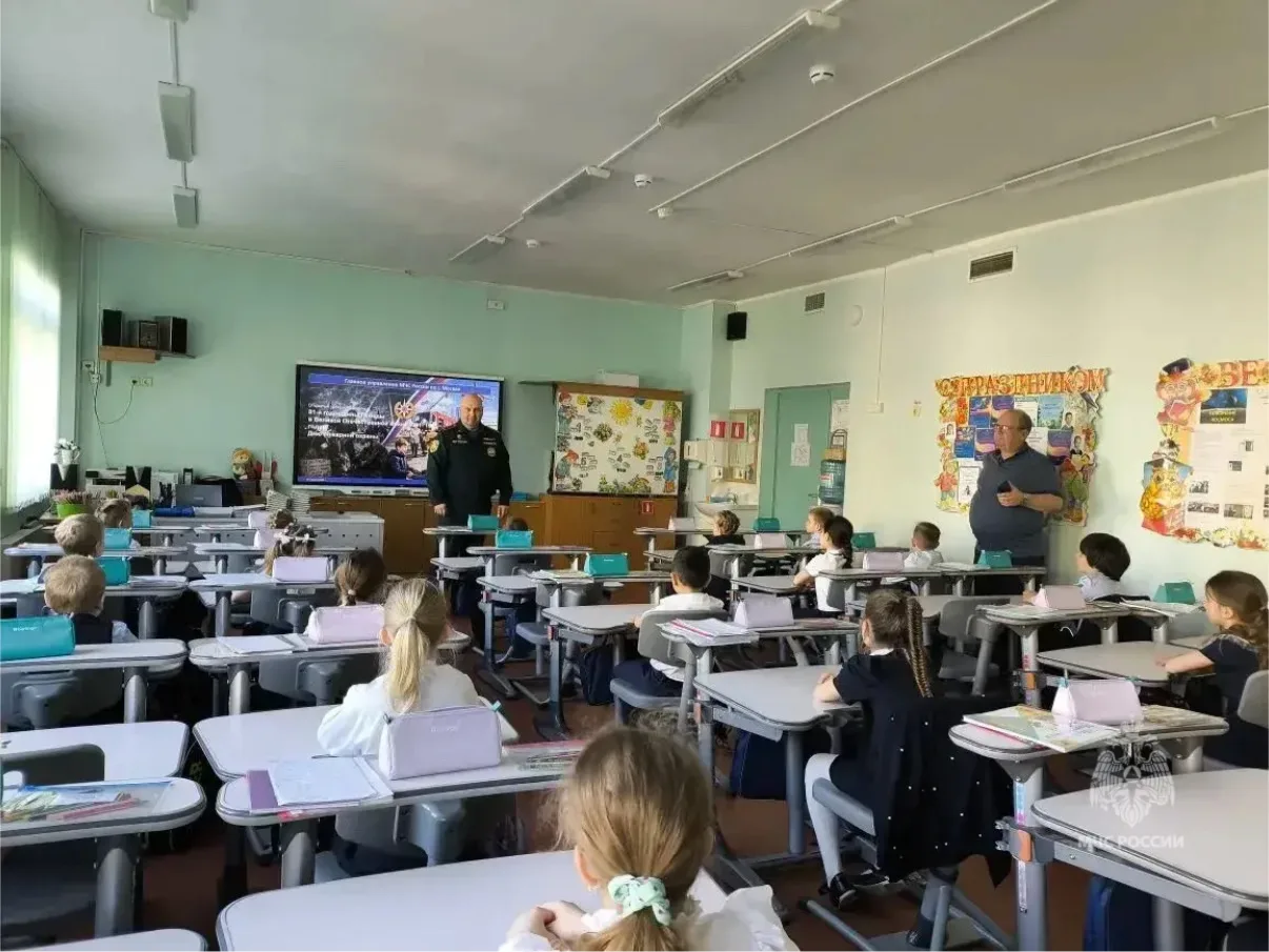 🟠В Центральном округе столицы прошли открытые уроки культуры безопасности  Сотрудники 3 и 4 ТОНПР по