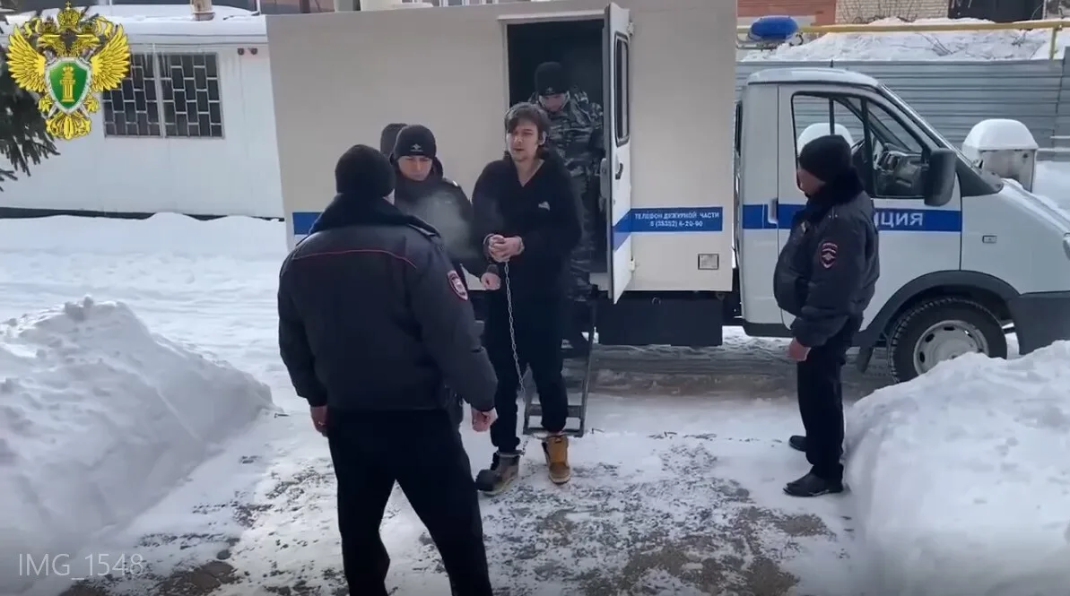 НАПАВШЕГО НА ДЕТСКИЙ САД В БУГУРУСЛАНЕ МУЖЧИНУ ПРОСЯТ ОТПРАВИТЬ В ПСИХИАТРИЧЕСКУЮ БОЛЬНИЦУ


Пока же