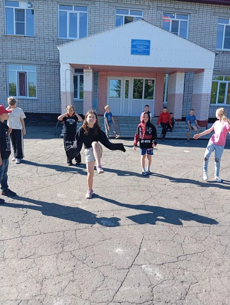 5 июня - пятый день в лагере, мы вспомнили Пушкина и узнали, как беречь зрение. Пристег...