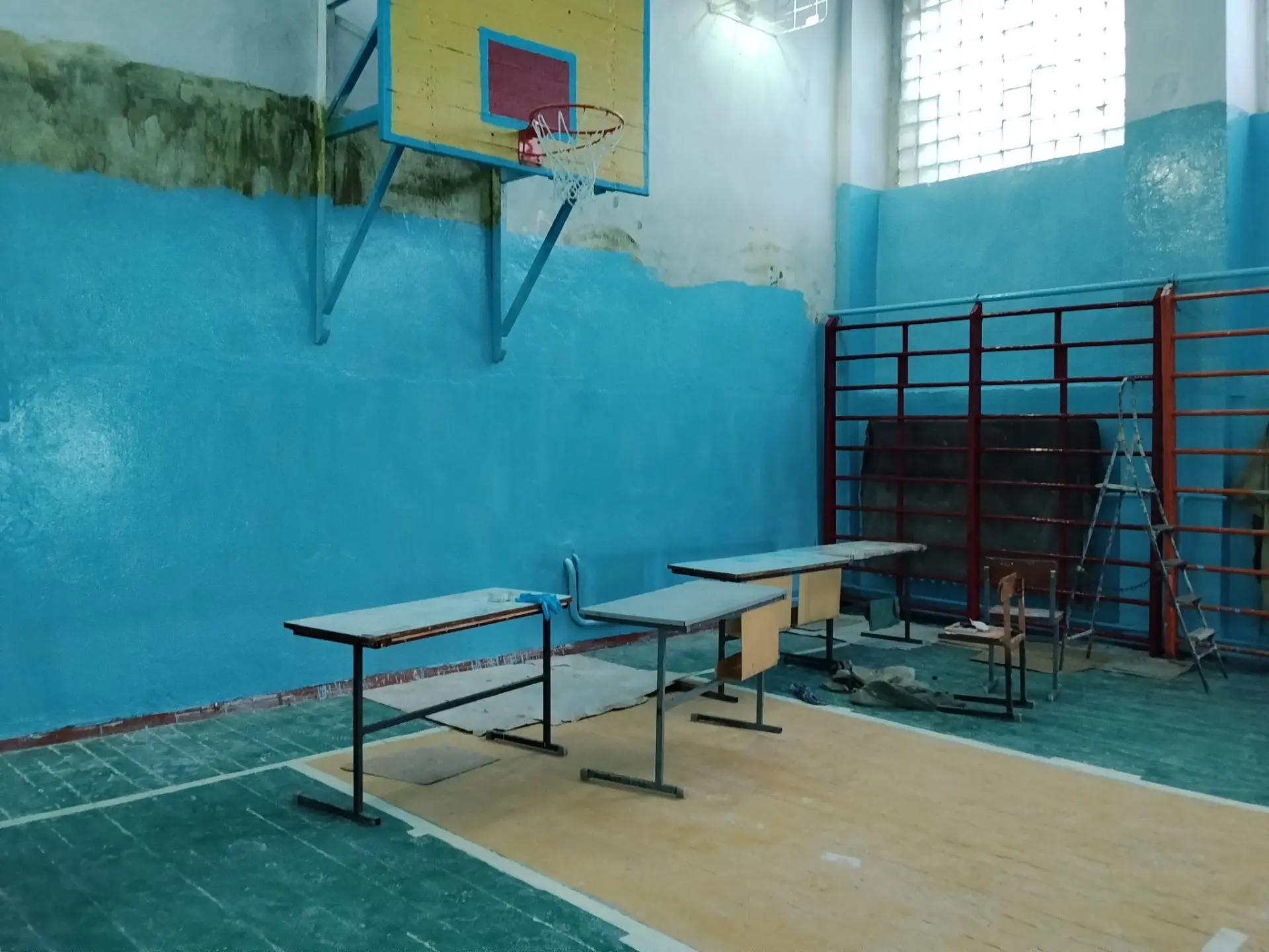 🔥 Продолжаем красить спортзал! 🎨