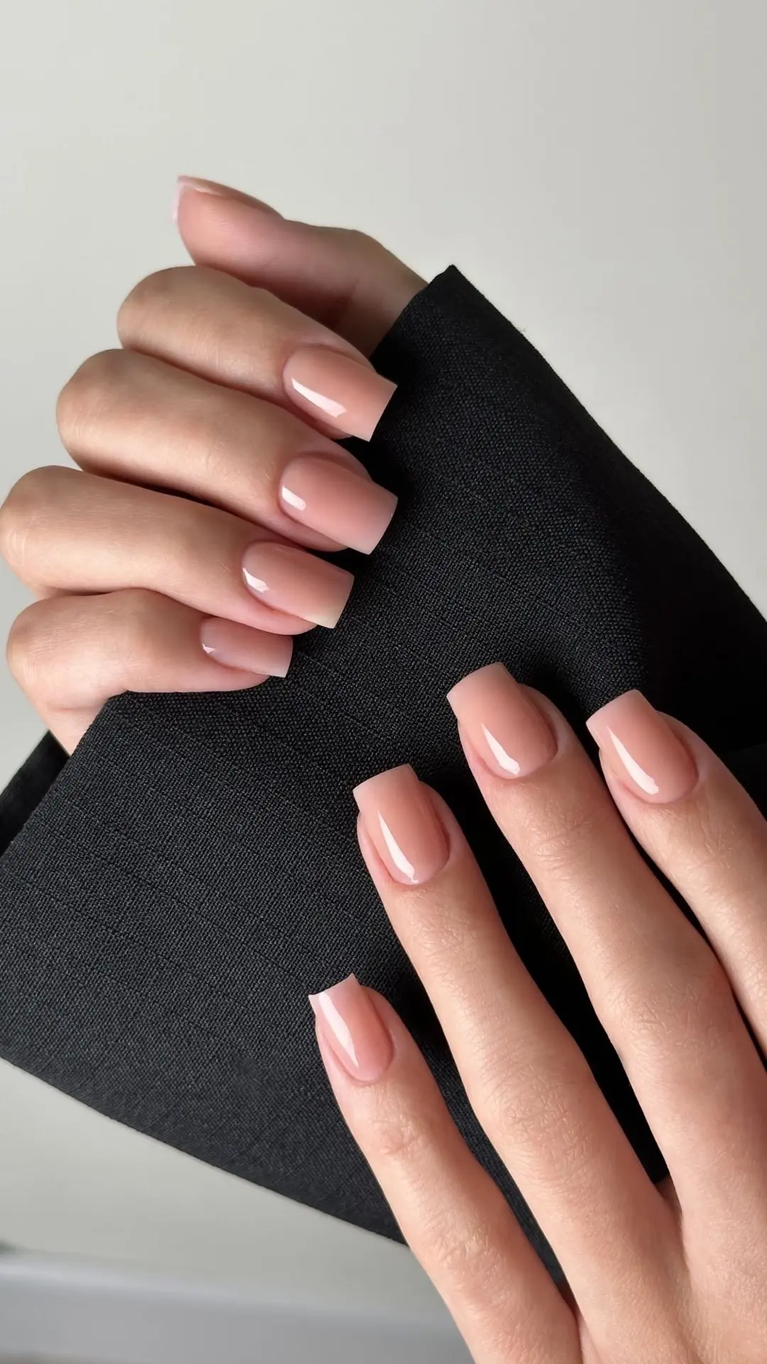Skin - Гель - лаки подстраивающиеся под цвет кожи.