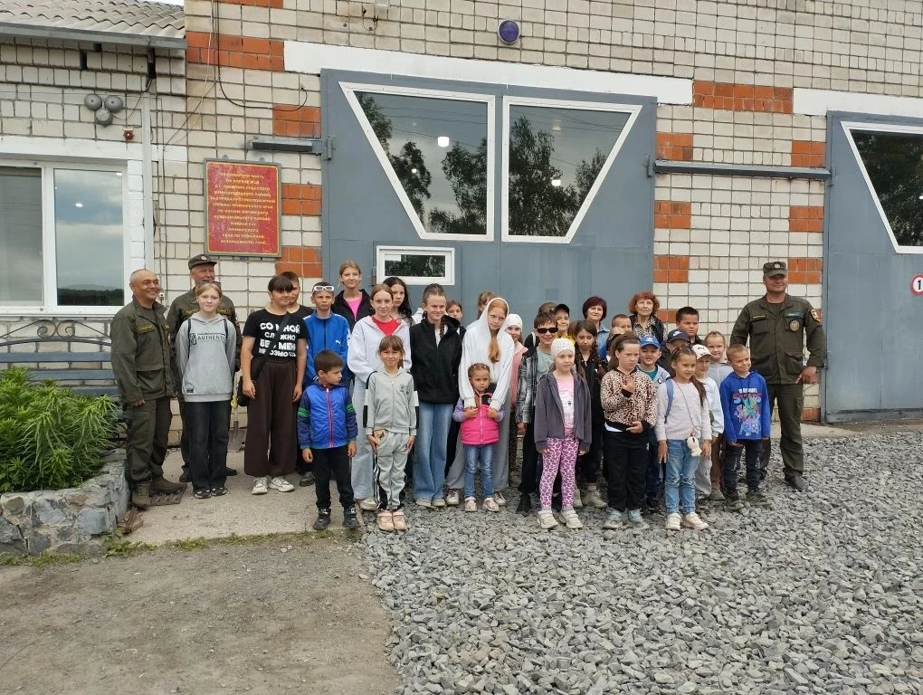Пятый день в пришкольном лагере выдался особенным. Он был посвящён знакомству с професс...