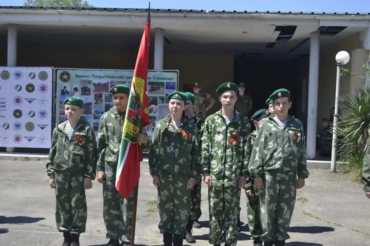 🇷🇺9 мая юнармейский отряд "имени Титова И. С." принял участие в торжественном параде, который прошел