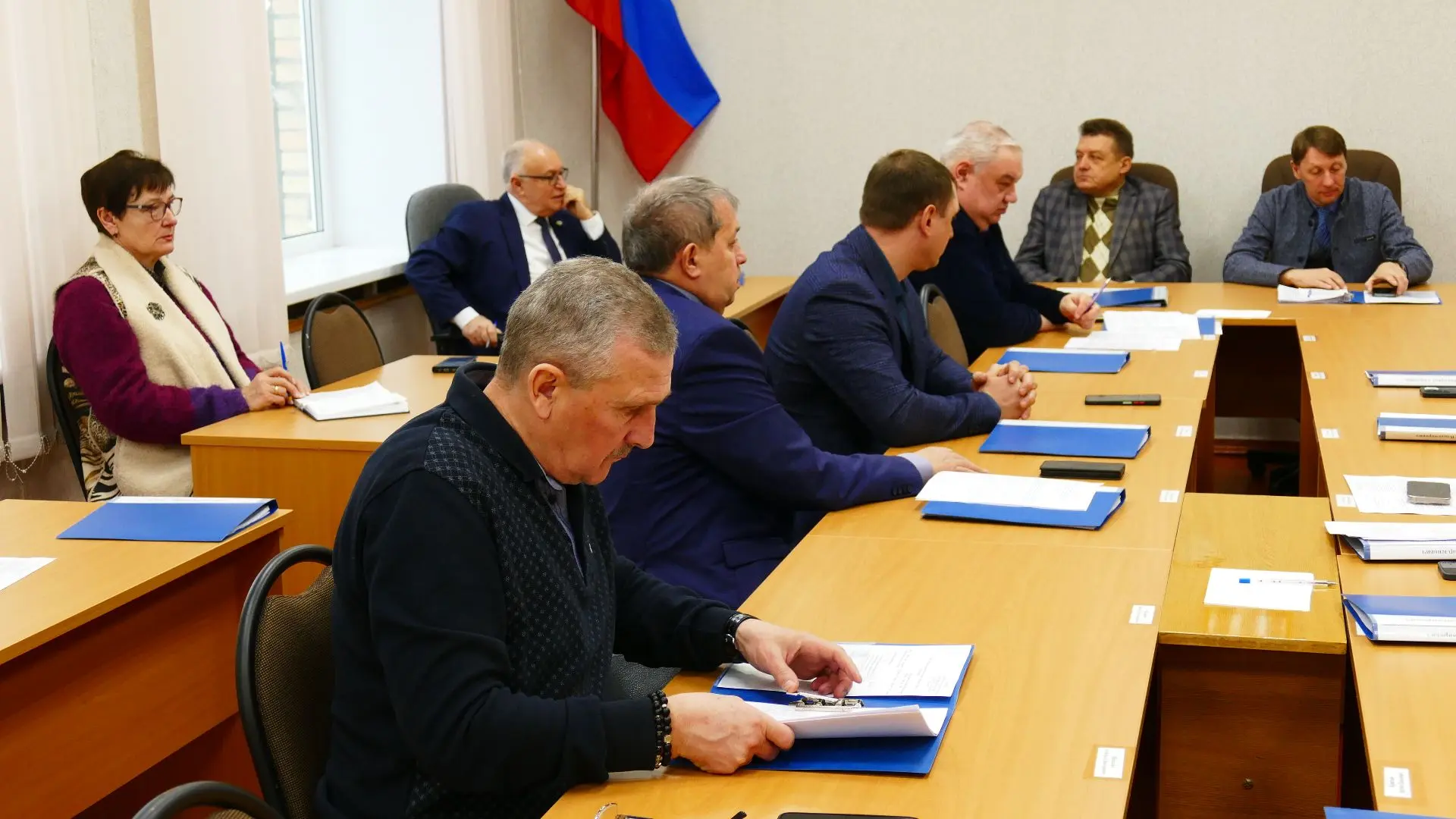 На заседании рассмотрена информация о результатах работы депутатов городского Совета на...