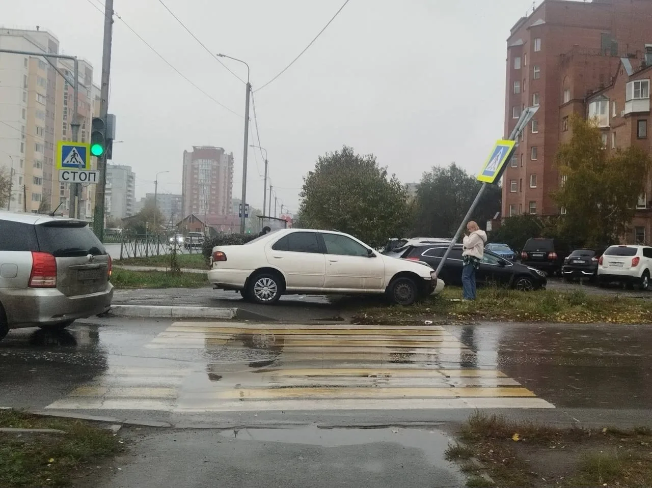 Вроде не Марк, а столб снесла. Омская