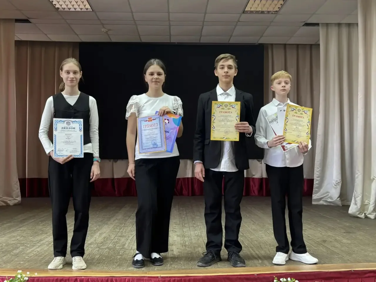 🌟 Замечательные новости из нашей гимназии! 🌟  Сегодня состоялась торжественная линейка, на которой м