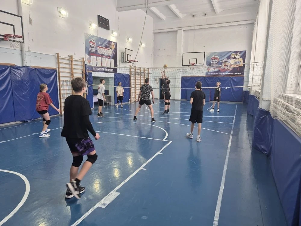 Дружеский турнир по волейболу в каникулы — это по-нашему! 🏐❄️