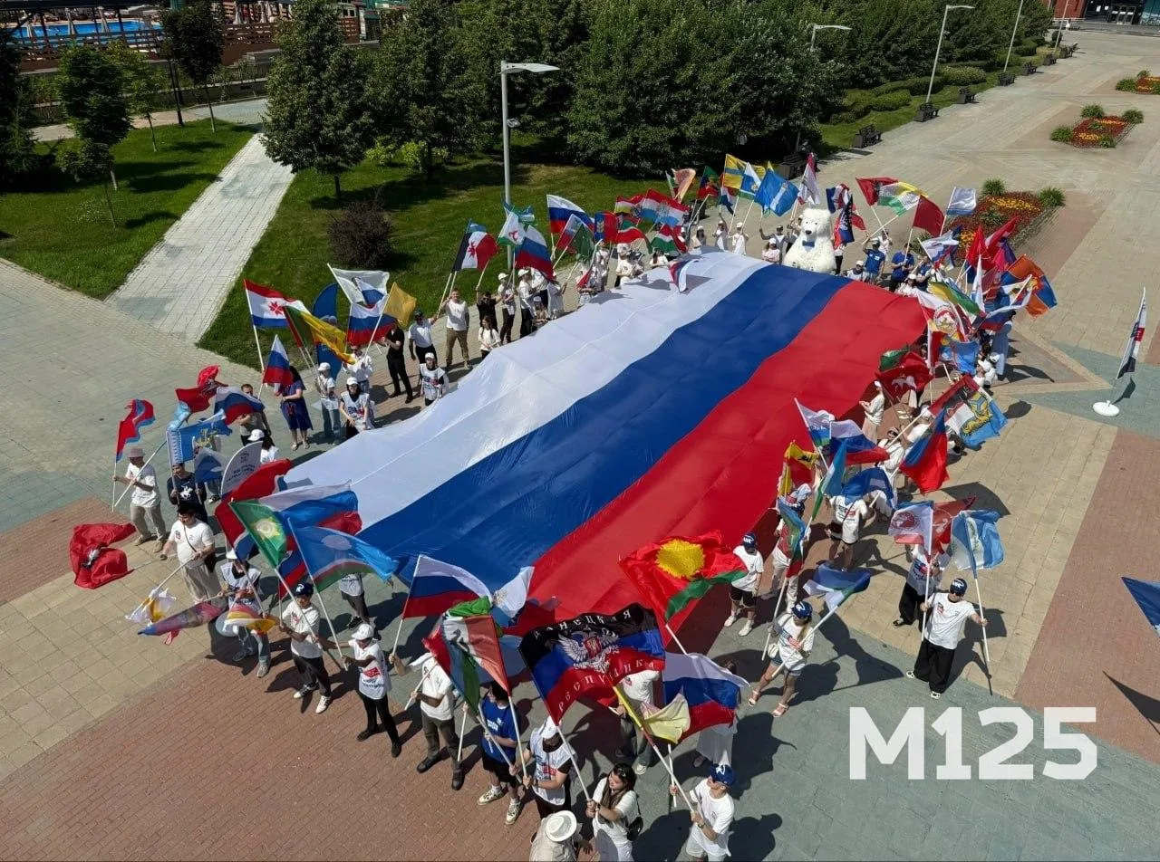 Ещё немного снимков акции, которая прошла в Сквере Дружбы, рядом с метро «Алма-Атинская». Напомню, ч