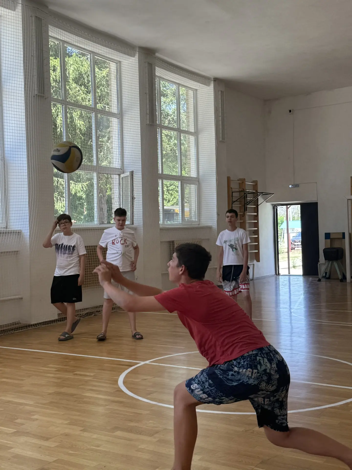 ☀️ Лагерь «Юность»: отдыхаем и приносим пользу!

Ребята в лагере не просто проводят время — они по-н