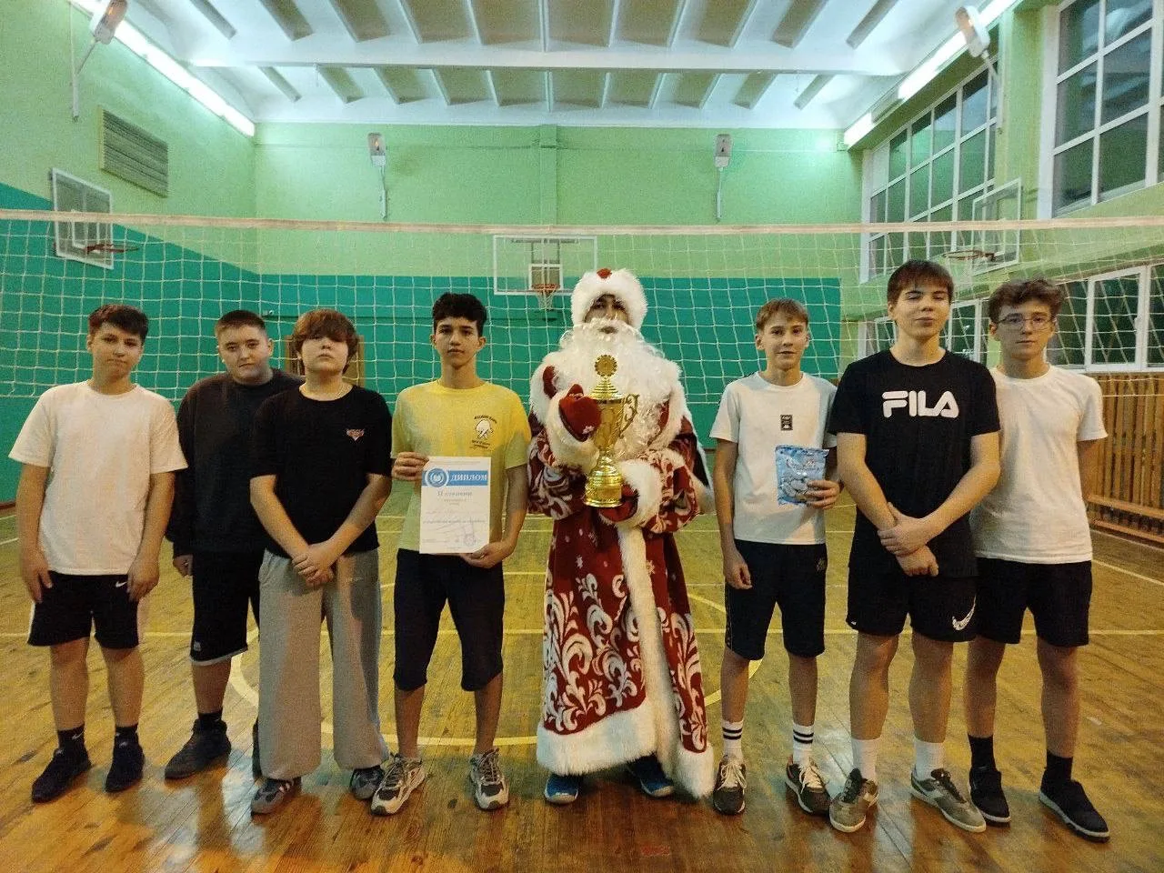 🎄🏐 Новогодний волейбольный переполох в школе! 🏐🎄  На этой неделе нашу школу охватил настоящий нового