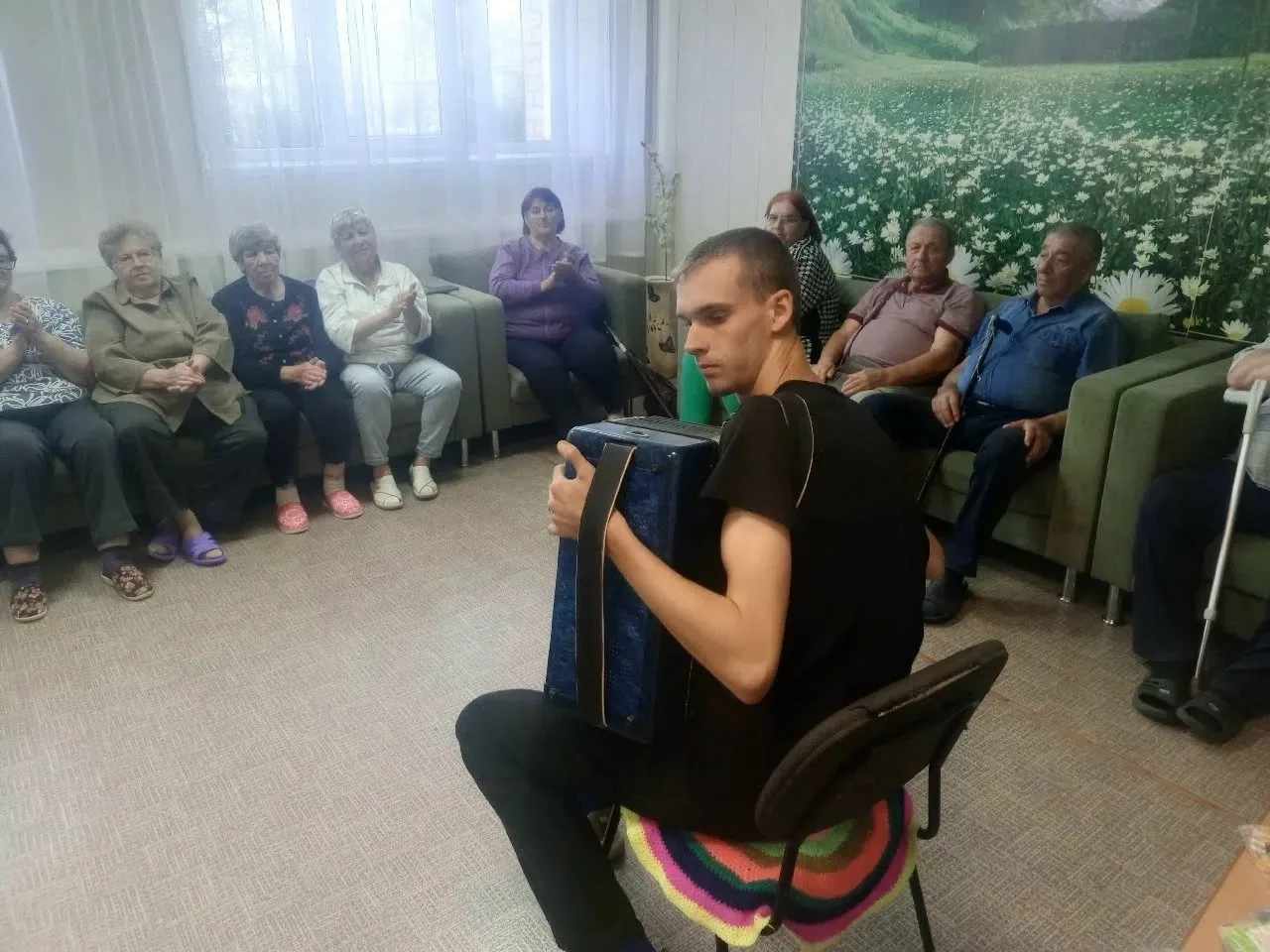 «Коробка доброты»: инициатива старшего поколения поддержала студентов Катав-Ивановского...