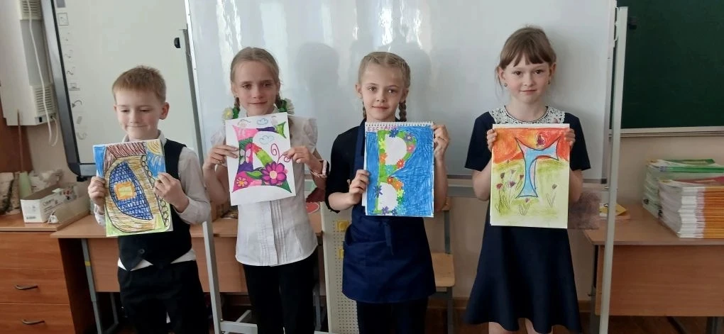 🎨✨ Маленькие художники в деле!   Ученики 1 классов под руководством учителя изобразительного искусст